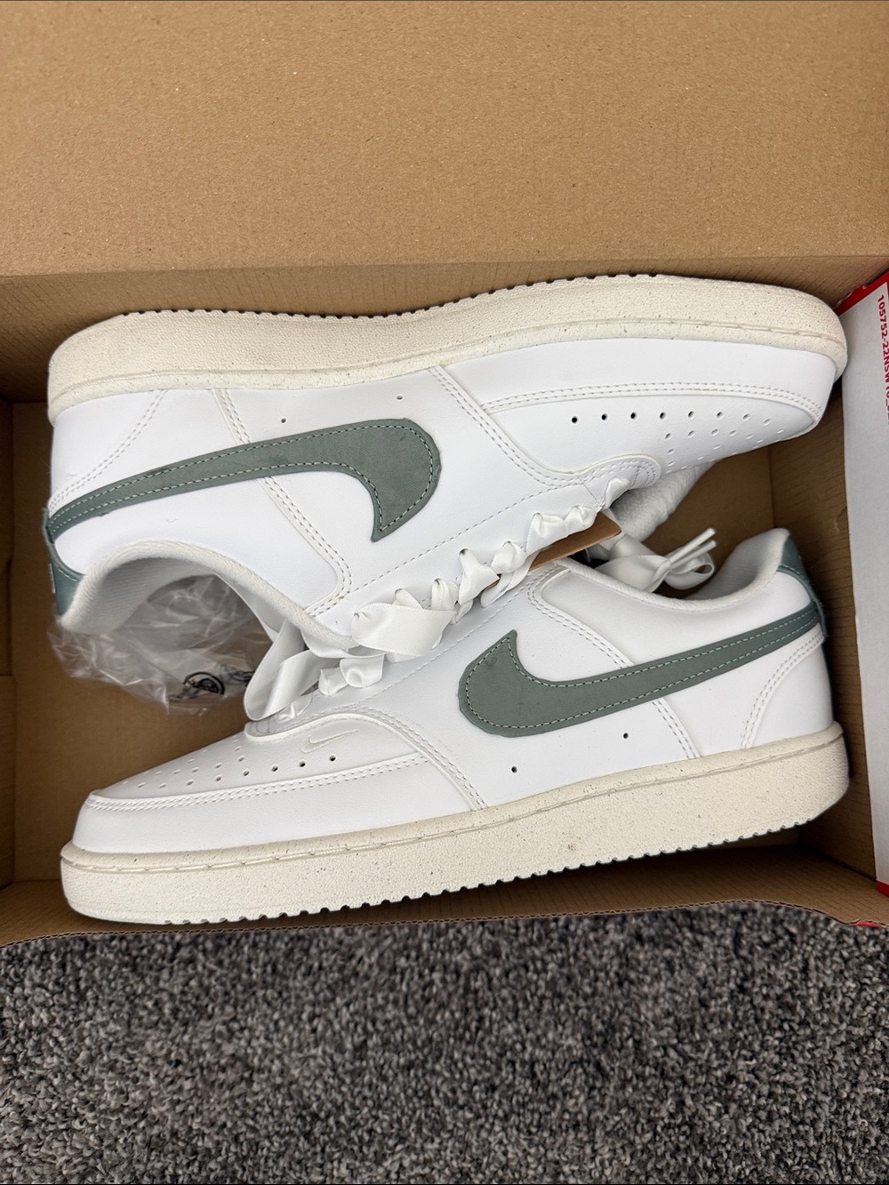 Woman’s Nike Court Vision Low Next Nature NWT SIZE 9.5
